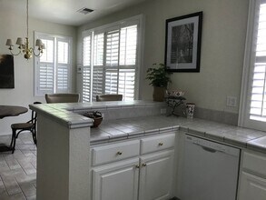 344 Gladstone Dr in Brentwood, CA - Building Photo - Building Photo