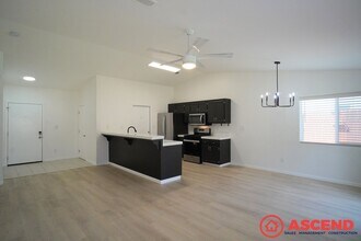 552 Sunset Meadow Ln in Bakersfield, CA - Building Photo - Building Photo