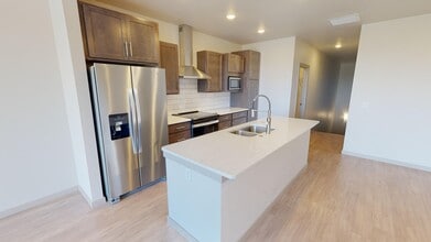 The Cove at Crystal Lake in Green Bay, WI - Building Photo - Building Photo