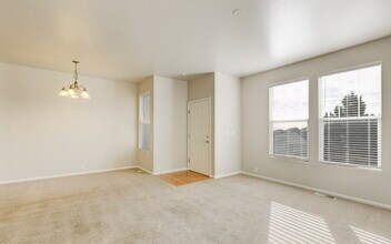 Comfortable 3-Bedroom Townhome in Cross Cr in Fountain, CO - Building Photo - Building Photo