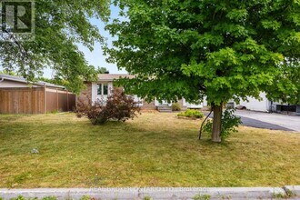 320 Reynolds Dr in Ottawa, ON - Building Photo - Building Photo