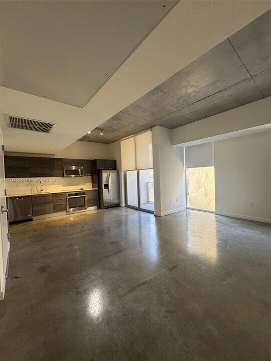 151 SE 1st St, Unit 408 in Miami, FL - Building Photo