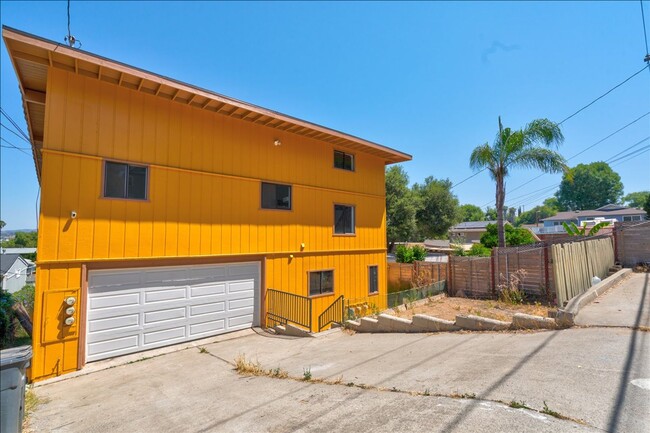 633 E 4th Ave