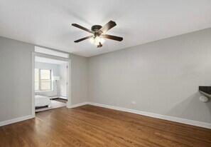 420 W Aldine Ave, Unit 401 in Chicago, IL - Building Photo