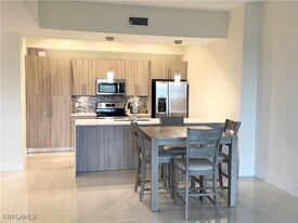 15901 Pointe Cir in Iona, FL - Building Photo