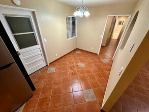 381 E Emerson St in Chula Vista, CA - Foto de edificio - Building Photo