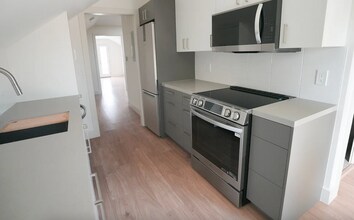 1415 Middlefield Rd in Redwood City, CA - Building Photo - Building Photo