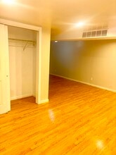 10930 120th St in South Ozone Park, NY - Foto de edificio - Building Photo