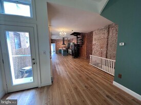 2109 N Howard St in Philadelphia, PA - Building Photo