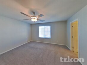 7237 Halo Falls St in North Las Vegas, NV - Foto de edificio - Building Photo