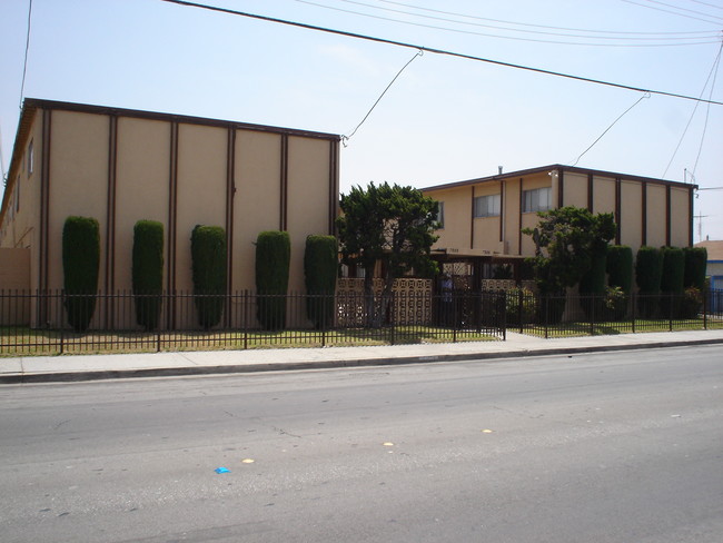 7800-7808 Wilcox Ave in Bell Gardens, CA - Building Photo - Building Photo