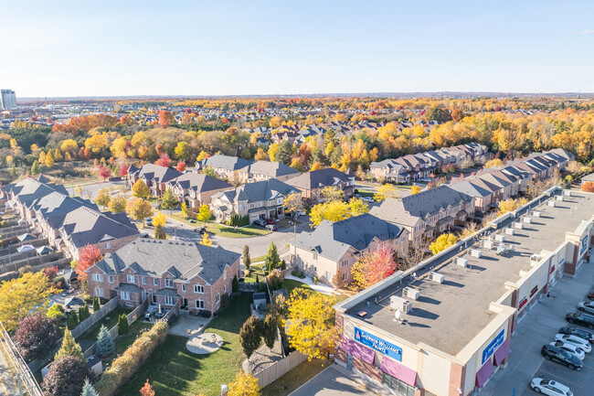 71 Maidstone Way in Whitby, ON - Building Photo - Building Photo