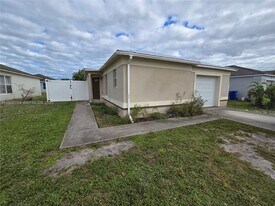 4876 30th Ave in Vero Beach, FL - Building Photo