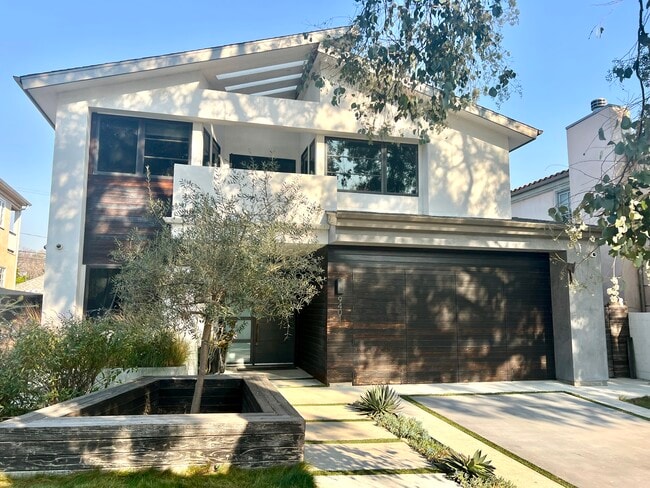 9401 Kirkside Rd in Los Angeles, CA - Foto de edificio - Building Photo