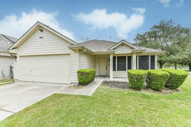 9502 Belleclaire Ln in Houston, TX - Building Photo - Building Photo