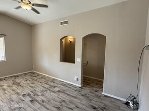 8136 N Carefree Wy in Tucson, AZ - Building Photo - Building Photo