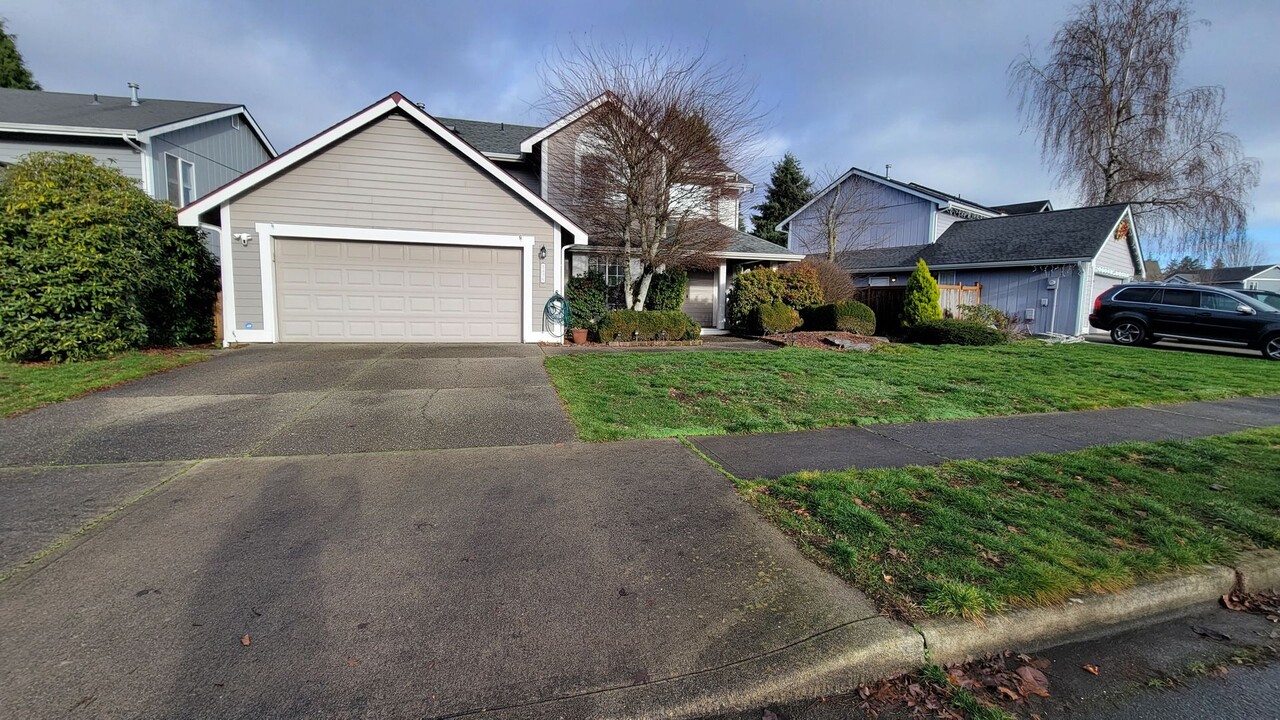 5476 Park Pl Loop SE in Lacey, WA - Building Photo