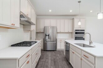 22521 Woodbridge Ln in Novi, MI - Building Photo - Building Photo