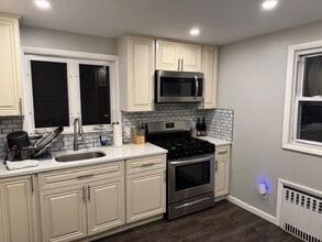 531 Walnut St in Ridgefield, NJ - Building Photo - Building Photo