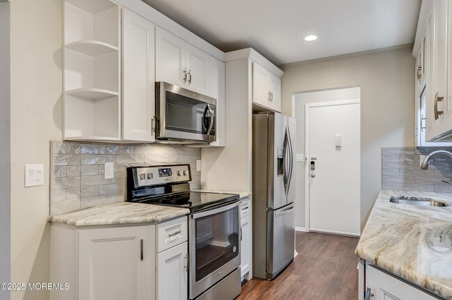 97 Arrowood Rd in Englishtown, NJ - Building Photo - Building Photo
