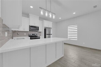 905 Hidden Hls St in Mission, TX - Building Photo - Building Photo