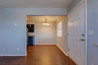 Welcome Home! in Oklahoma City, OK - Building Photo - Interior Photo