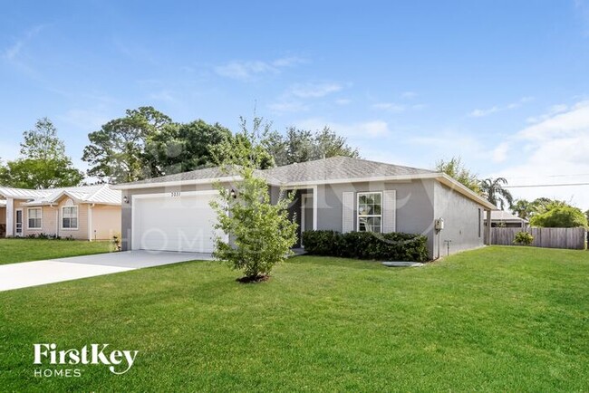 3031 SW Segovia St in Port St. Lucie, FL - Building Photo - Building Photo