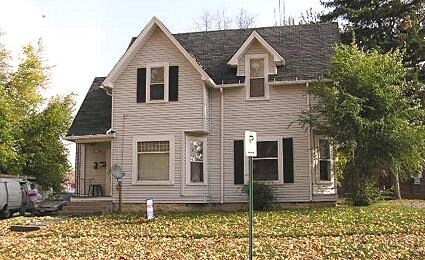 110-114 N Harrison St in Van Wert, OH - Foto de edificio