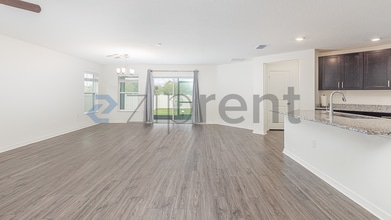 613 Sarner Pass Wy. in Winter Haven, FL - Foto de edificio - Building Photo