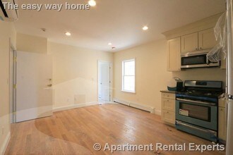 220 Massachusetts Ave, Unit 3 in Arlington, MA - Building Photo - Building Photo