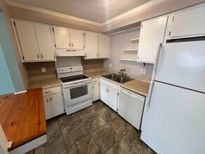 2262 Foster Dr in Tallahassee, FL - Building Photo - Building Photo