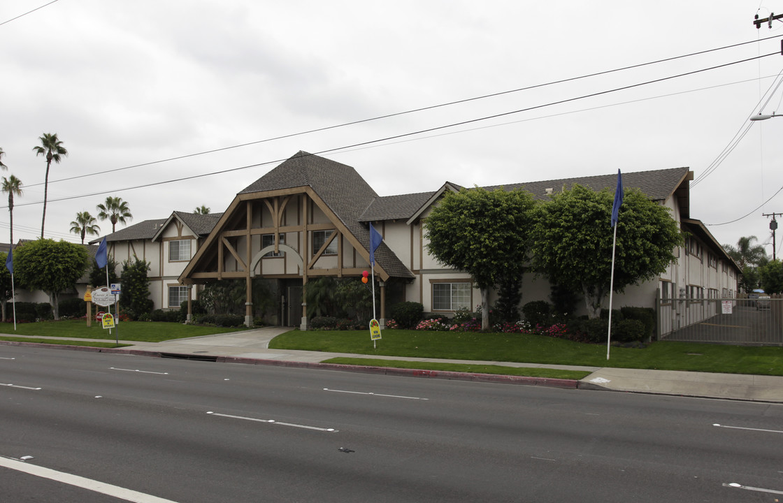 Emerald Gardens Apartments in Buena Park, CA - Building Photo