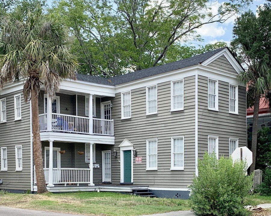 17 Gadsden St in Charleston, SC - Foto de edificio