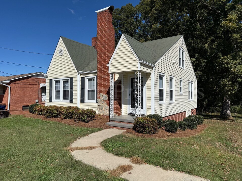 649 Linville Rd in Kernersville, NC - Building Photo