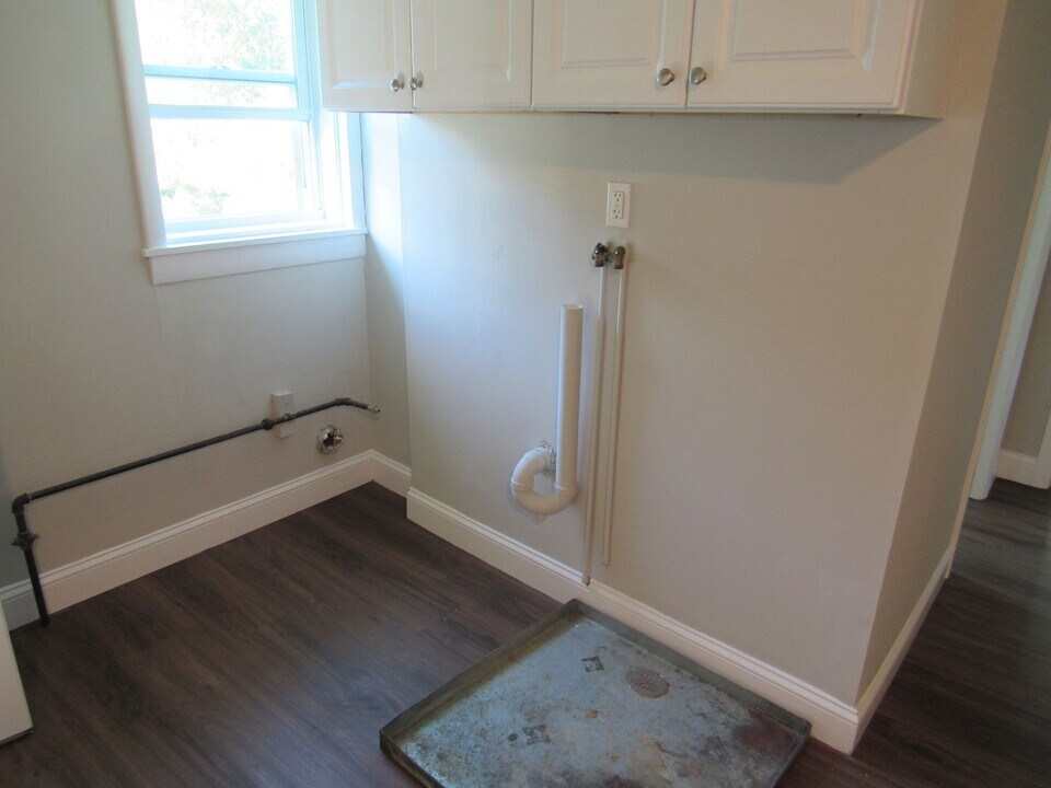 19 Chapman St in Dracut, MA - Building Photo