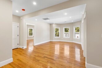 31 Woodale Ave in Boston, MA - Building Photo - Building Photo