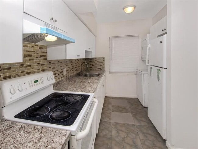 2361 NE 10th St in Pompano Beach, FL - Building Photo - Building Photo