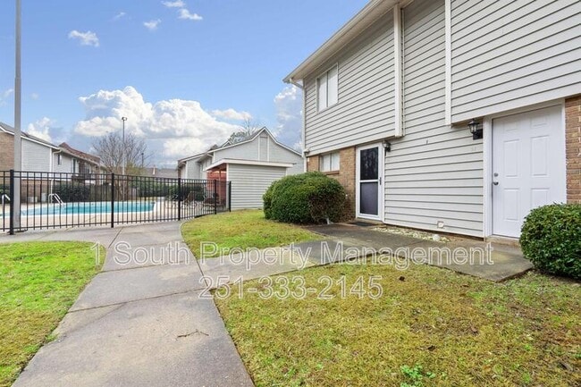 6527 Old Shell Rd in Mobile, AL - Building Photo - Building Photo