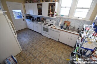 31 Wade St, Unit LEFT in Boston, MA - Building Photo - Building Photo