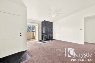 1201 Glen Cove Pkwy, Unit Apt 1407 in Vallejo, CA - Foto de edificio - Building Photo