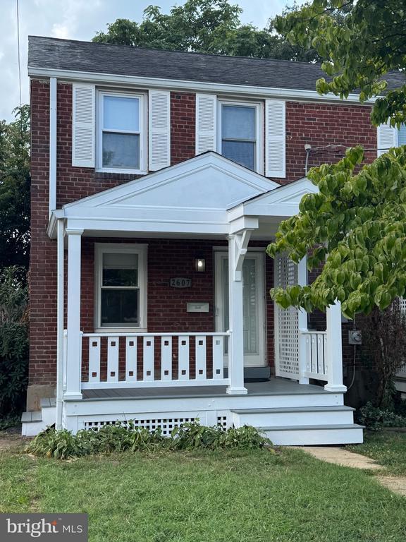 property at 2607 Farmington Dr