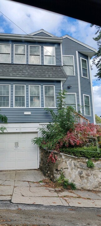 37 Oregon Ave in Lawrence, MA - Building Photo