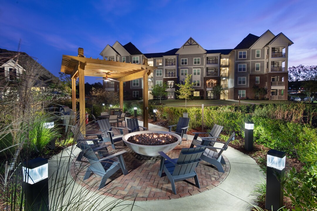 Vestavia Reserve in Vestavia, AL - Foto de edificio