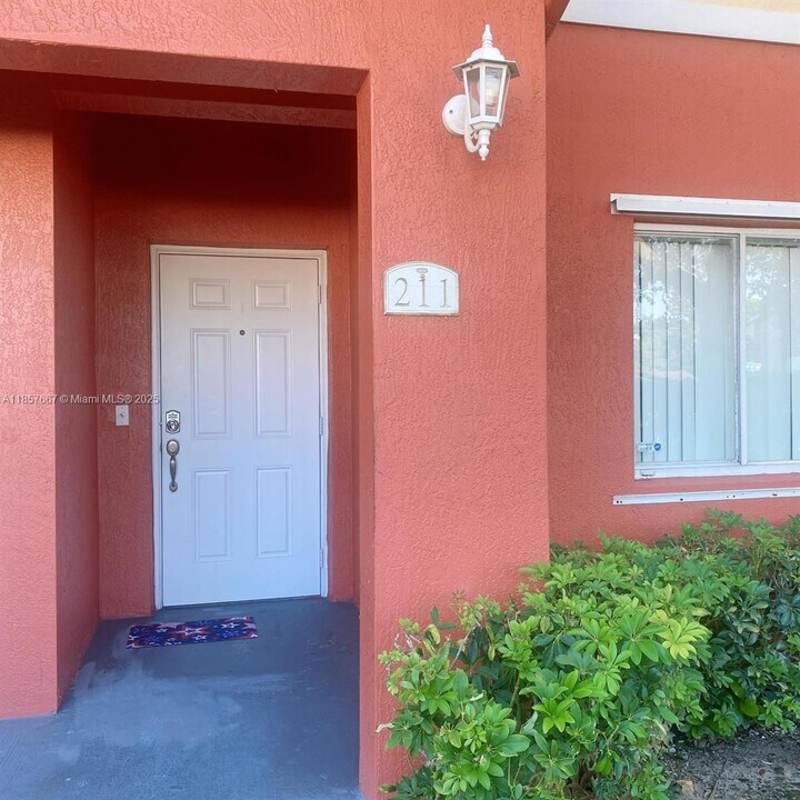 3340 Palomino Dr in Hollywood, FL - Building Photo