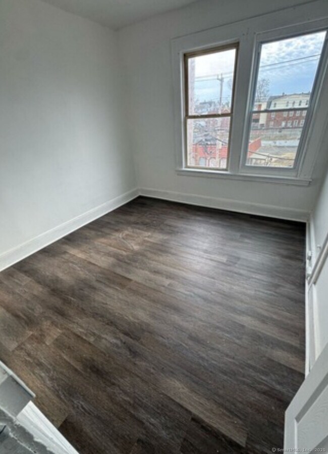 159 Charles St in Bridgeport, CT - Building Photo - Building Photo