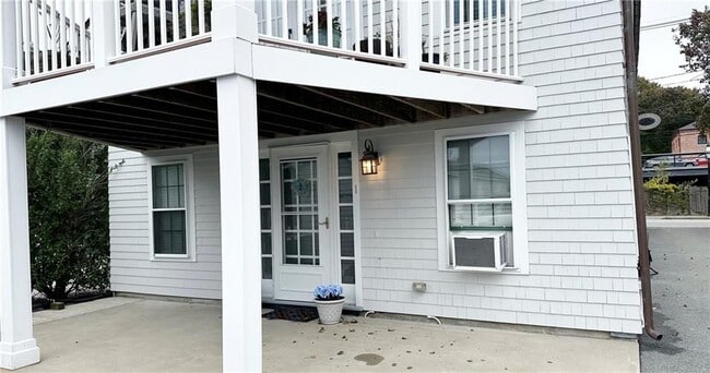 227 Thames St in Bristol, RI - Building Photo - Building Photo