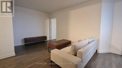 9205-9205 Yonge St in Richmond Hill, ON - Building Photo - Building Photo