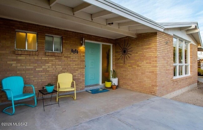 property at 442 N La Cholla Blvd