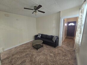 6 W 35th St in Bayonne, NJ - Foto de edificio - Building Photo