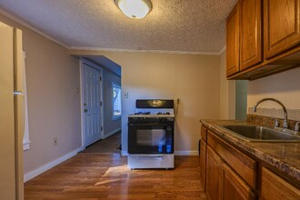 6198 Hillford Ave NE in Canton, OH - Foto de edificio - Building Photo